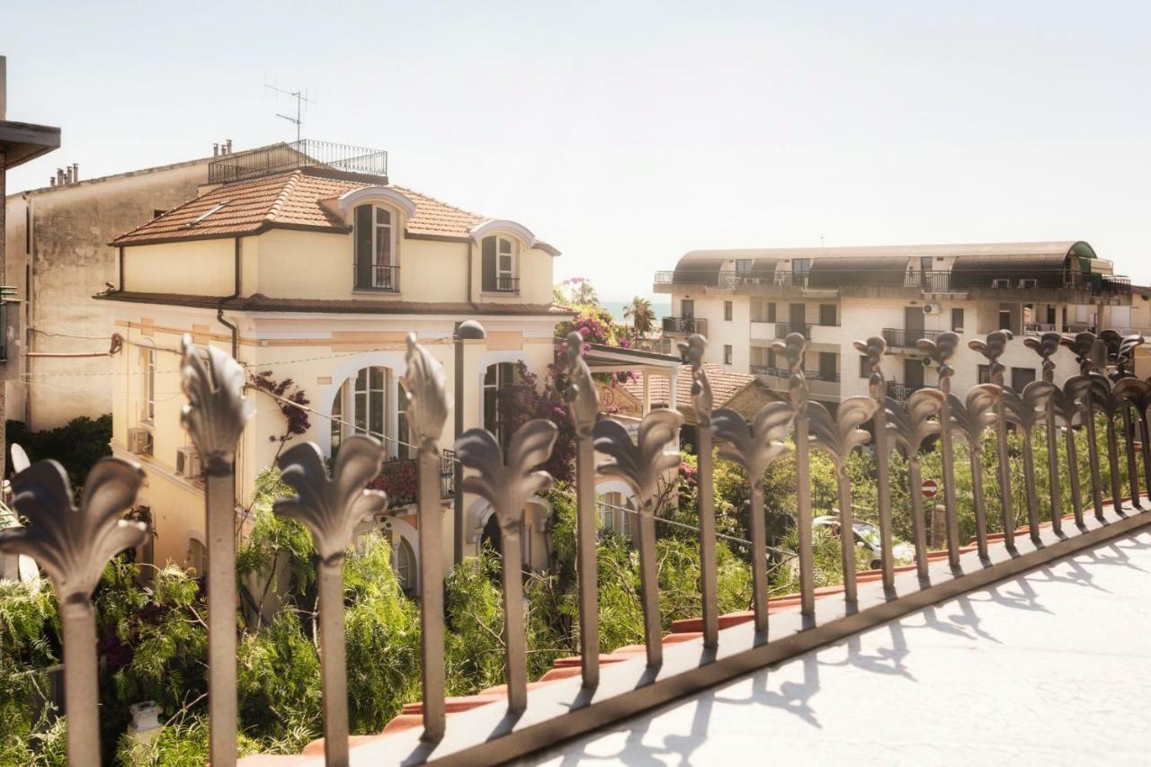Palazzo Eugenia Suites Васто Экстерьер фото